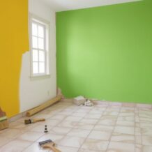 Czy najpierw układać płytki czy malować ściany — jak zaplanować kolejność prac, by uniknąć poprawek i kosztów