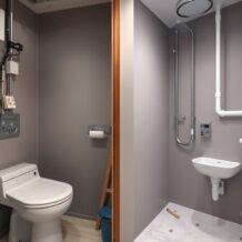 Czy najpierw instalować hydraulikę czy elektrykę w łazience – praktyczne wskazówki i typowe błędy przy planowaniu prac